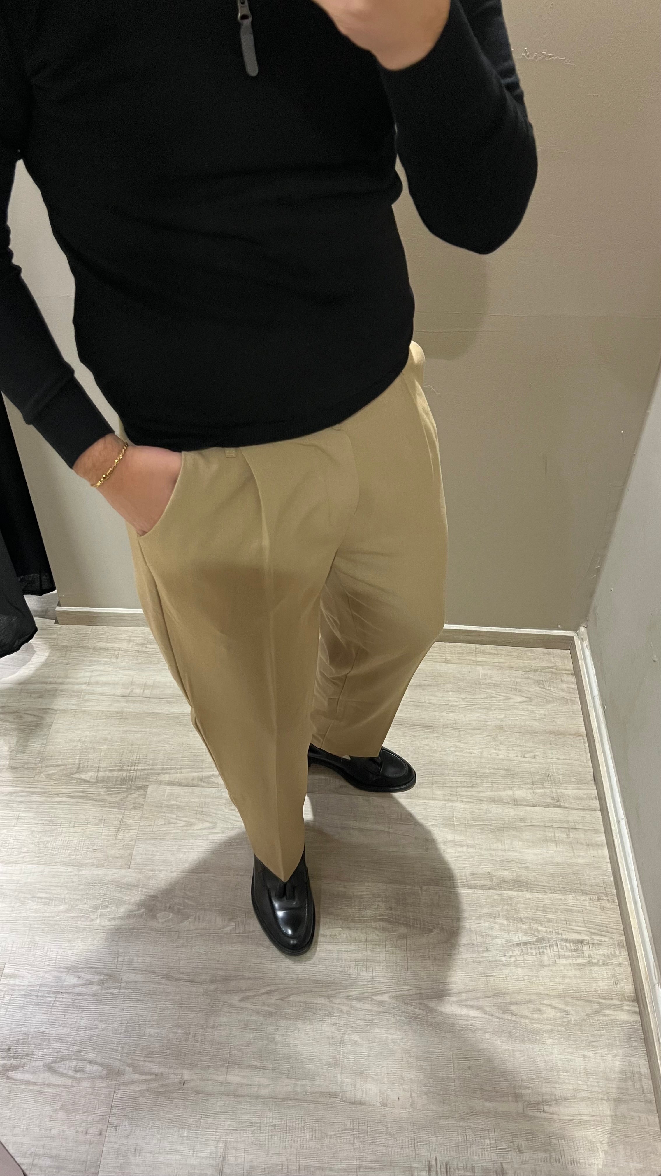 Pantalone relaxed fit con pieghe