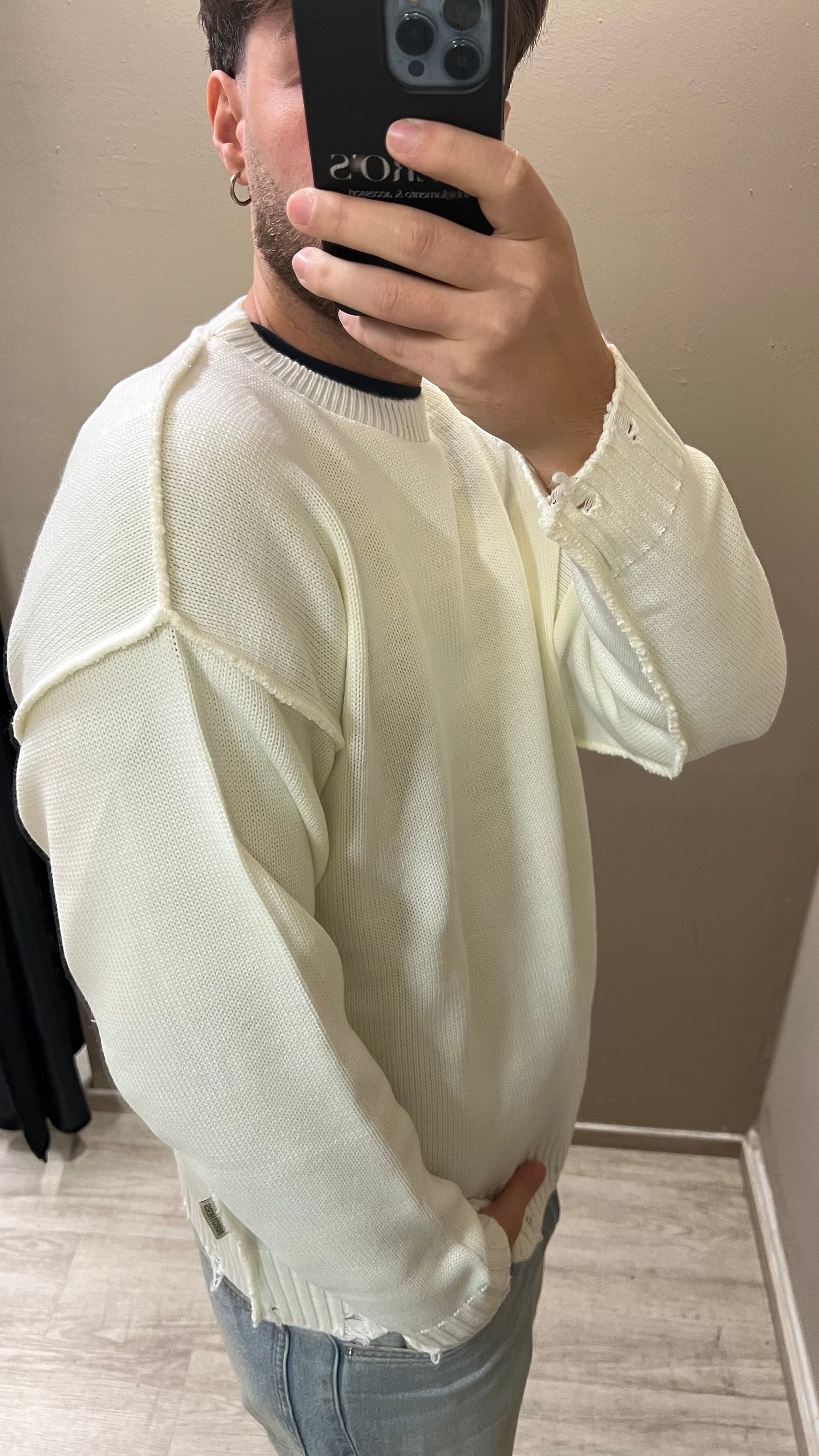 Pull micro abrasioni e cucitura a contrasto