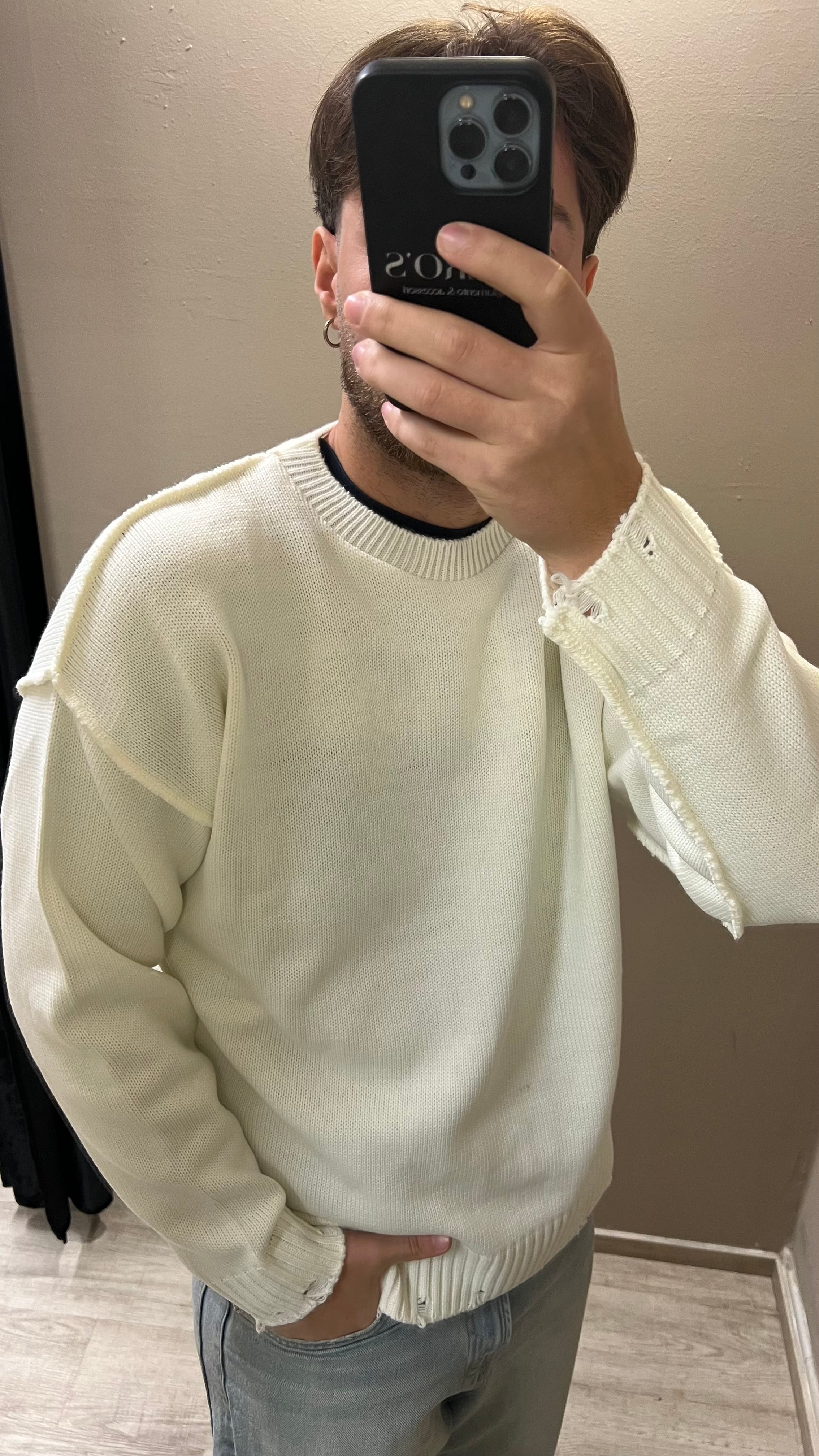 Pull micro abrasioni e cucitura a contrasto