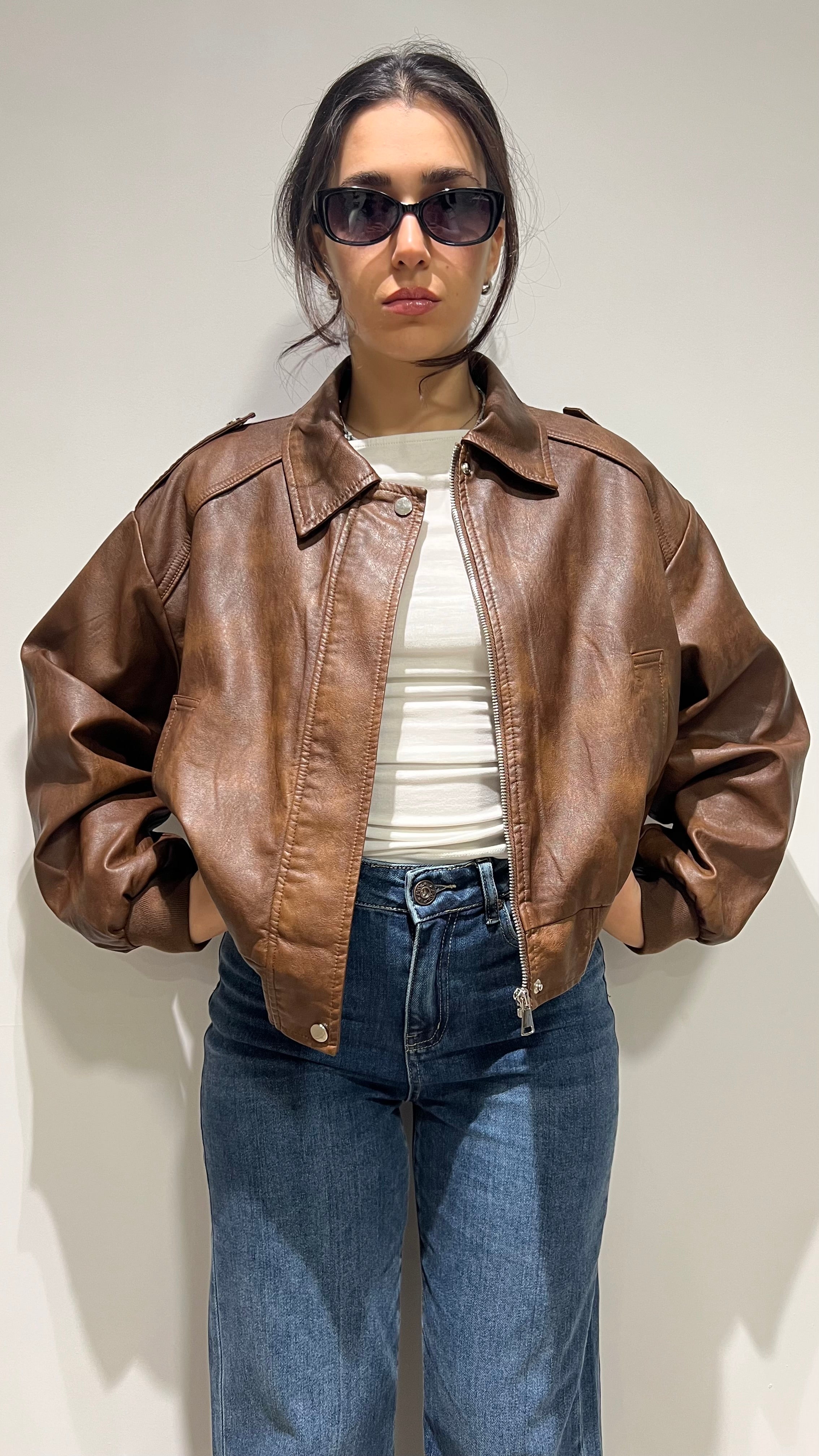 Giubbotto corto effetto pelle