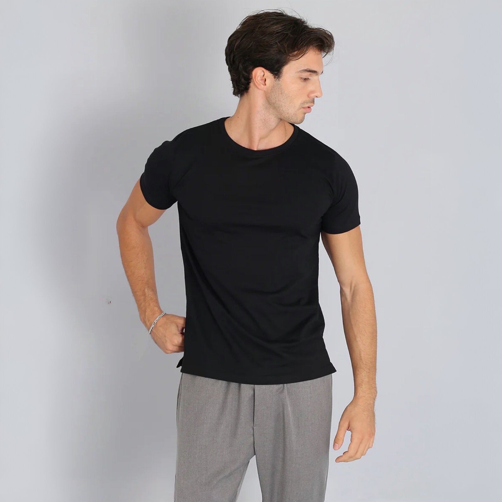 T-shirt basic con spacchetto - nero