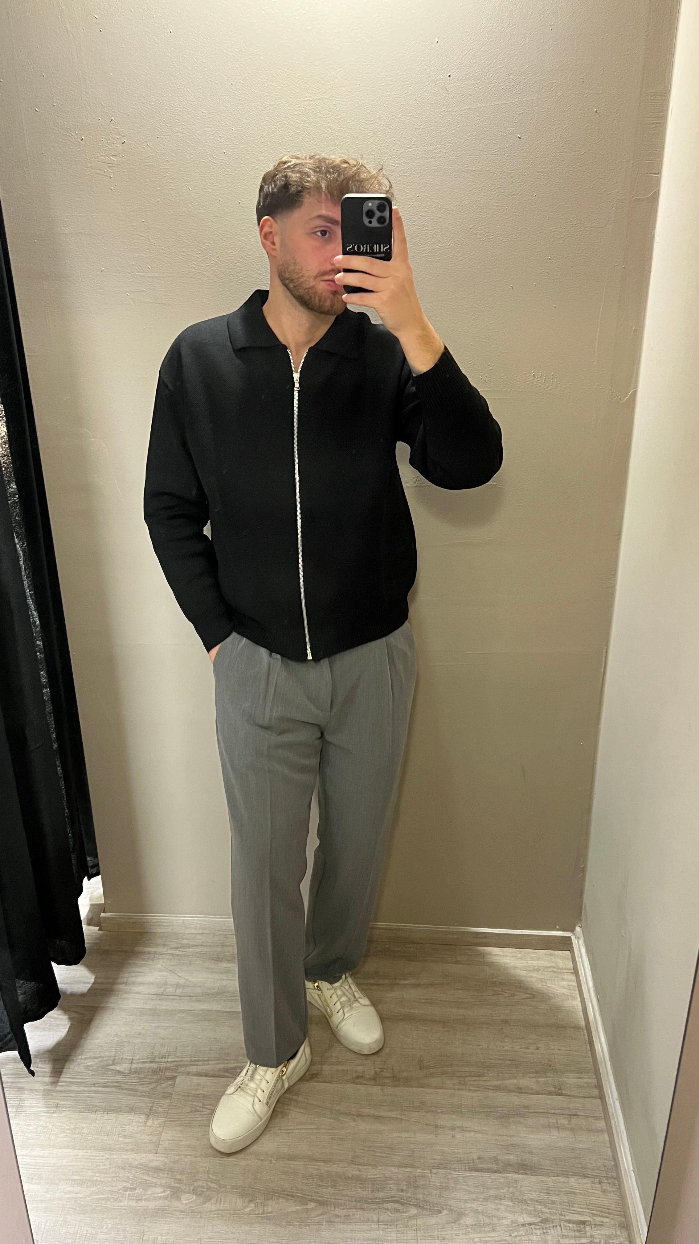 Pantalone relaxed fit con pieghe