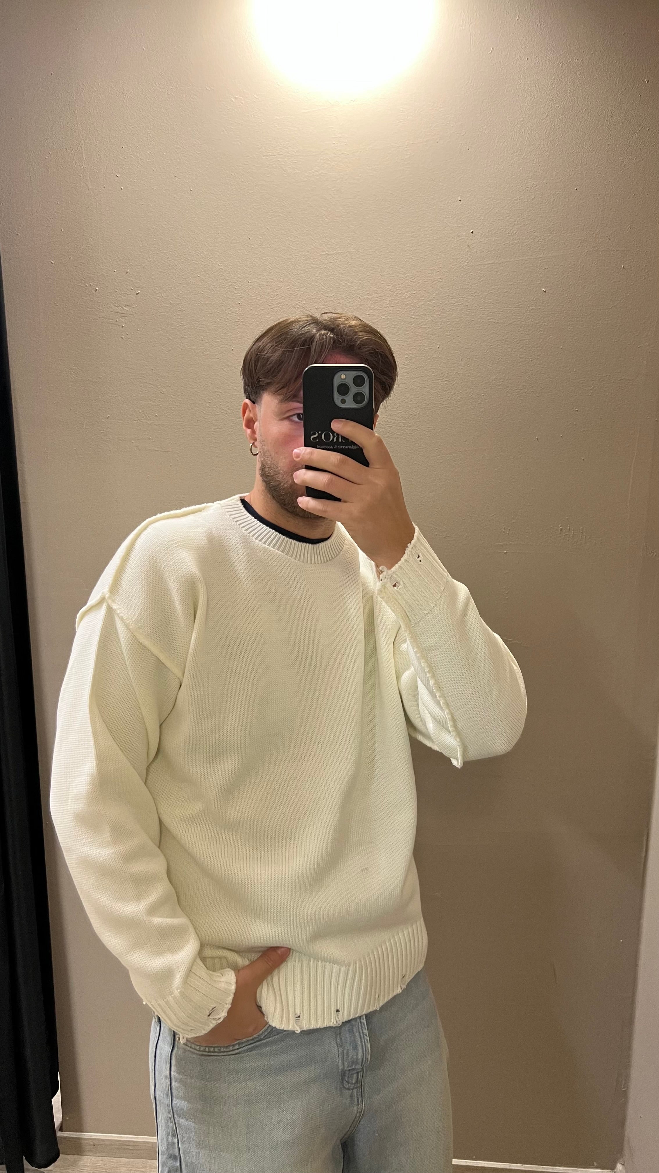 Pull micro abrasioni e cucitura a contrasto